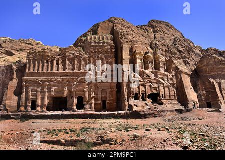 Palazzo Tomba - Corinthian Tomba Petra città Nabataean caravan-città facciate di roccia tagliata Giordania arenaria scavata deserto. Vista sulle tombe reali Foto Stock