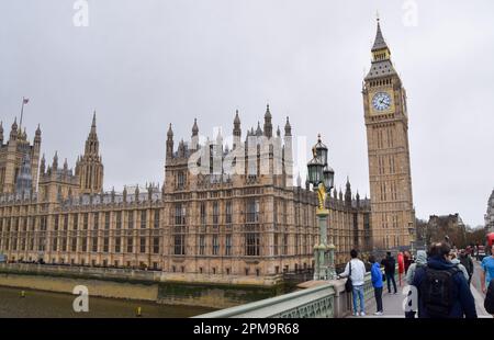 Londra, Regno Unito. 12th aprile 2023. Cielo nuvoloso sopra le Camere del Parlamento. Credit: Vuk Valcic/Alamy Live News Foto Stock
