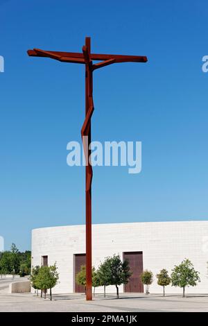 Attraversa di fronte alla Chiesa della Santa Trinità, Fatima, Igreja da Santissima Trinidade, Portogallo Foto Stock