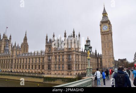Londra, Regno Unito. 12th Apr, 2023. Vista generale delle Camere del Parlamento e del Big ben in una giornata intera. (Credit Image: © Vuk Valcic/SOPA Images via ZUMA Press Wire) SOLO PER USO EDITORIALE! Non per USO commerciale! Foto Stock