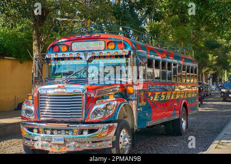 Autobus di pollo in esecuzione ad Antigua Guatemala Foto Stock