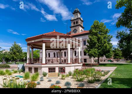 Colorado Springs, CO - 03 luglio 2022: Questo gazebo è stato originariamente costruito per servire come bandella e stazione di comfort presso il 1903 El Paso County Co Foto Stock