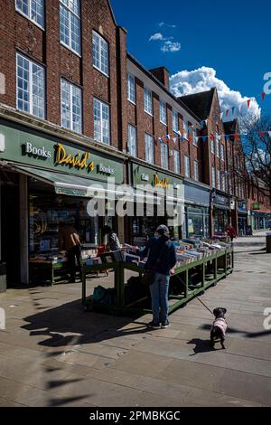 Davids Bookshop e Record Store su Eastcheap a Letchworth Garden City UK. David's Bookshop, Music & Cafe Letchworth Garden City UK. Foto Stock