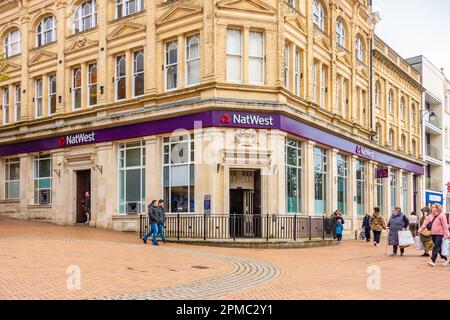 Vista esterna della filiale di Natwest Bank, The Square, 5 Old Christchurch Rd a Bournemouth, Regno Unito Foto Stock