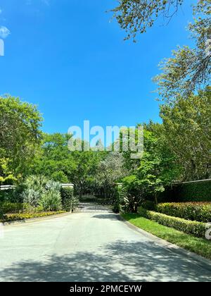 Giove, Florida USA - 12 marzo 2023: L'ingresso al Trump National Golf Club di Giove, Florida. Foto Stock