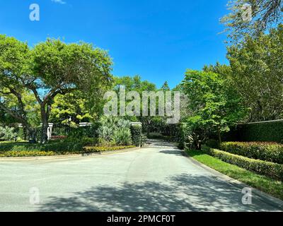 Giove, Florida USA - 12 marzo 2023: L'ingresso al Trump National Golf Club di Giove, Florida. Foto Stock