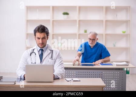 Due medici nel concetto di telemedicina Foto Stock