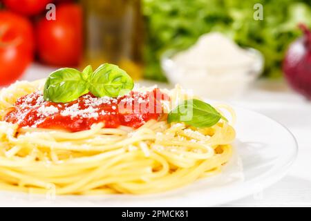 Spaghetti dall'Italia pranzo di pasta con salsa di pomodoro Foto Stock