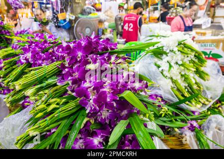 Fiori in Pak Khlong Talat (mercato dei fiori) a Bangkok, Thailandia Foto Stock