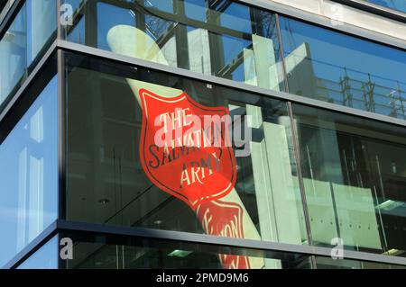 La sede della Salvation Army International a Londra, Inghilterra, Regno Unito. Chiesa cristiana protestante e organizzazione caritativa internazionale. Foto Stock