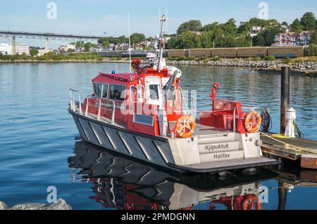 Il porto di Halifax nave di soccorso antincendio il Kjipuktuk (Halifax) fornisce fuoco e la risposta di soccorso all'interno del porto di Halifax Nuova Scozia Canada ed è Foto Stock