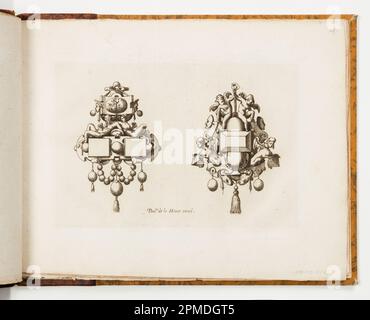 Stampa, targa 4, da Livre de bijouterie (Libro dei disegni di oreficeria e gioielleria); inciso da René Boyvin (francese, 1525 - 1625); dopo Léonard Thiry (fiammingo, 1550), Rosso Fiorentino (italiano, 1494 - 1540); pubblicato da Paul de la Houve (francese, 1575 - 1643); Francia; incisione su carta Foto Stock