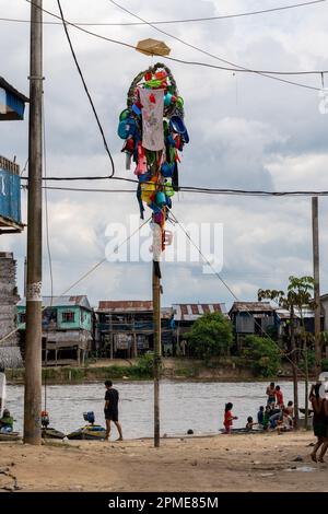 Il Carnevale di Belen è conosciuto come Omagua e prevede la danza intorno a un albero sacro (danza Umisha) Foto Stock