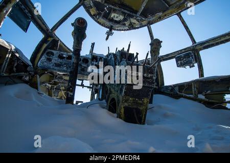 Cockpit di Miss Piggy Curtiss C-46 Commando ha schiantato aerei a Churchill, Manitoba, Canada Foto Stock