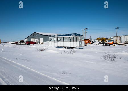 Rimorchio portatile per tour parcheggiato a Churchill, Manitoba, Canada Foto Stock