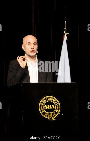 Buenos Aires, Argentina. 12th aprile 2023. I pre-candidati presidenziali Patricia Bullrich, Horacio Rodriguez Larreta, Gerardo Morales, Javier Milei, Miguel Ángel Pichetto e Juan Schiaretti hanno presentato le loro proposte per il settore rurale. L'attuale capo di governo della città di Buenos Aires Horacio Rodriguez Larreta che ha tenuto il suo discorso alla riunione. (Credit: Esteban Osorio/Alamy Live News) Foto Stock