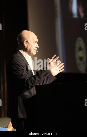 Buenos Aires, Argentina. 12th aprile 2023. I pre-candidati presidenziali Patricia Bullrich, Horacio Rodriguez Larreta, Gerardo Morales, Javier Milei, Miguel Ángel Pichetto e Juan Schiaretti hanno presentato le loro proposte per il settore rurale. L'attuale capo di governo della città di Buenos Aires Horacio Rodriguez Larreta che ha tenuto il suo discorso alla riunione. (Credit: Esteban Osorio/Alamy Live News) Foto Stock