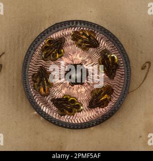 Button (Francia); carta, foglio metallico, minaccia, paillettes Foto Stock