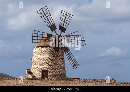 Spagna, Isole Canarie, Fuerteventura, Puerto del Rosario, Molino de Tefia, Mulino a vento Tefia Foto Stock