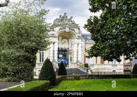 Francia, Seine-Maritime, Elbeuf-sur-Seine, designato come Città e Terre d'Arte e Storia francesi, edificio dell'ex Camera di Commercio e industria di Elbeuf, chiuso nel 2016 e ora integrato in un ente regionale chiamato Senna-Mare-Normandia Camera di Commercio e industria Foto Stock