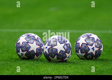 Milano, Italia. 12th Apr, 2023. Pallone ufficiale della Adidas Champions League durante le finali trimestrali della UEFA Champions League 2022/23 - prima partita di calcio tra AC Milan e SSC Napoli allo stadio di San Siro. (Foto di Fabrizio Carabelli/SOPA Images/Sipa USA) Credit: Sipa USA/Alamy Live News Foto Stock