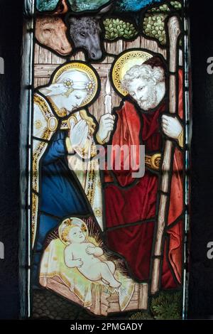 Vetrate nella chiesa di St Leonards nella frazione di Chapel-le-dale nel Parco Nazionale Yorkshire Dales. Foto Stock