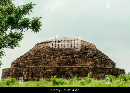 07 22 2007 statua in rovina nel patrimonio buddista sito scavato Ratnagiri significa collina di gioielli tra i fiumi Brahmani e Birupa Jajpur distretto. Foto Stock