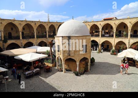 Il Büyük Han, o 'Great Inn' nel settore turco di Nicosia (Lefkosa), Cipro del Nord. Questo è il più grande caravansarai (Roadside inn) in Cyrpus, Foto Stock