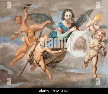 GENOVA, ITALIA - 8 MARZO 2023: Affresco degli angeli con la Gloria della Santa Sindone nella chiesa Basilica della Santissima Annunziata del Vastato. Foto Stock