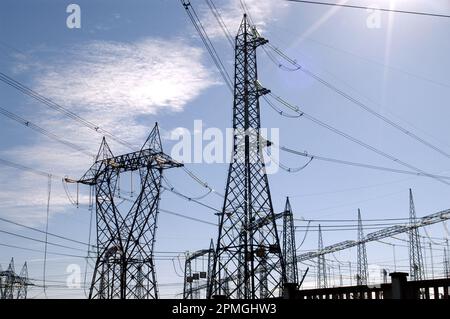 Centrale di distribuzione TERNA a Rondissone (Torino) Foto Stock
