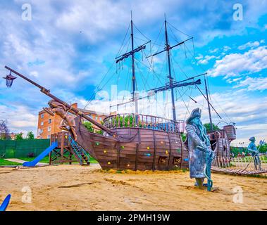 UMAN, UCRAINA - 16 GIUGNO 2021: Il parco giochi Black Pearl su Ostashiv Embankment, il 16 giugno a Uman, Ucraina Foto Stock