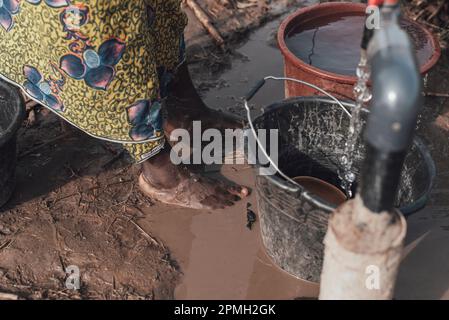 Ouagadougou, Burkina Faso, Africa. Scene di vita lavorativa nei sobborghi della capitale, dove l'economia si basa essenzialmente sull'agricoltura Foto Stock