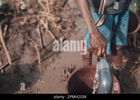 Ouagadougou, Burkina Faso, Africa. Scene di vita lavorativa nei sobborghi della capitale, dove l'economia si basa essenzialmente sull'agricoltura Foto Stock