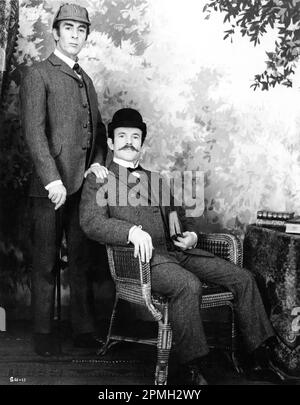 ROBERT STEPHENS come Sherlock Holmes e COLIN BLAKELY come Dr. Watson ritratto nella VITA PRIVATA DI SHERLOCK HOLMES 1970 regista BILLY WILDER personaggi creati da Sir Arthur Conan Doyle scritto da Billy Wilder e I.A.L. Diamond Costume design Julie Harris musica Miklos Rozsa UK-USA co-produzione The Mirisch Corporation / Sir Nigel Films / Phalanx Productions / Compton Films / United Artists Foto Stock