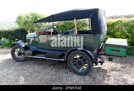 Vista laterale di un 1925, Morris Cowley bullnose, parcheggiato vicino Ripple Windmill, Ringwlod, Kent Foto Stock