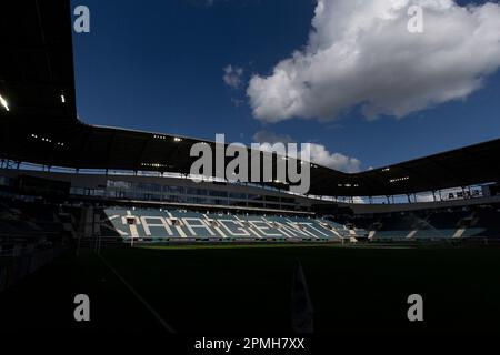 Gand, Belgio. 13th Apr, 2023. Una visione generale della Ghelamca Arena prima della partita di prima tappa della finale della UEFA Conference League Quarter tra K.A.A. Gand e West Ham si sono Uniti alla Ghelamco Arena il 13th 2023 aprile a Gand, Belgio. (Foto di Daniel Chesterton/phcimages.com) Credit: PHC Images/Alamy Live News Foto Stock