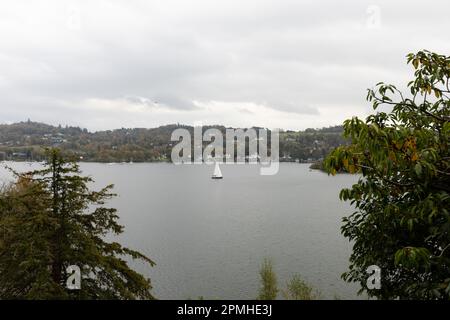 Viste del lago Windermere dalla stazione di osservazione di Claife il 21st ottobre 2022 sulla costa occidentale di Windermere, vicino a Sawrey, Hawkshead in Inghilterra. Credito: SMP Foto Stock