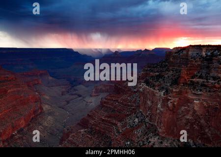 Tempeste sul margine sud, da Cape Royal, dal margine nord, dal Grand Canyon, dal Parco Nazionale del Grand Canyon, sito patrimonio dell'umanità dell'UNESCO, Arizona Foto Stock