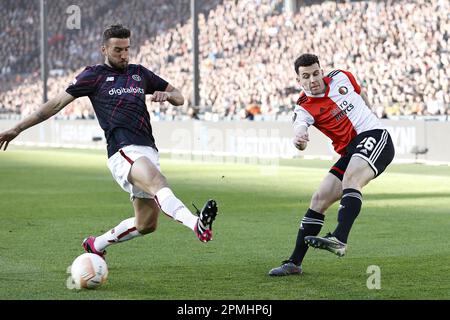 ROTTERDAM - (LR) Bryan Cristante di AS Roma, Oussama Idrissi di Feyenoord durante l'incontro finale della UEFA Europa League tra Feyenoord e COME Roma allo Stadion de Kuip di Feyenoord il 13 aprile 2023 a Rotterdam, Paesi Bassi. ANP MAURICE VAN PIETRA Foto Stock