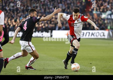 ROTTERDAM - (LR) Bryan Cristante di AS Roma, Oussama Idrissi di Feyenoord durante l'incontro finale della UEFA Europa League tra Feyenoord e COME Roma allo Stadion de Kuip di Feyenoord il 13 aprile 2023 a Rotterdam, Paesi Bassi. ANP MAURICE VAN PIETRA Foto Stock