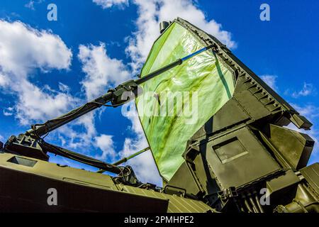 Stazione radar 9S19M2 Ginger dalla composizione del sistema di difesa aerea S-300V dell'esercito russo alla mostra di Zhukovsky Foto Stock