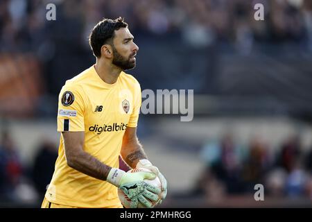 ROTTERDAM - COME portiere Rom Rui Patricio durante la partita di Quarterfinale della UEFA Europa League tra Feyenoord e AS Roma allo stadio Feyenoord de Kuip il 13 aprile 2023 a Rotterdam, Paesi Bassi. ANP MAURICE VAN PIETRA Foto Stock