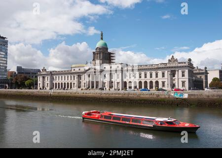 Ex Dogana, fiume Liffey, Docklands, Dublino, Contea di Dublino, Irlanda, Custom House Foto Stock