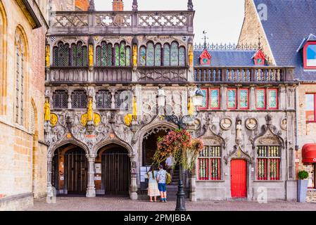 La Basilica del Sacro sangue è una basilica cattolica romana di Bruges. Costruita tra il 1134 e il 1157 come cappella del Conte delle Fiandre, fu promo Foto Stock