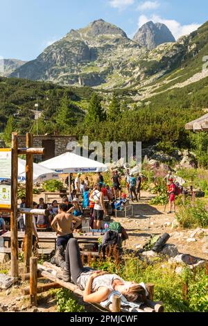 Vista sul picco di Malyovitsa come visto dallo chalet in una giornata estiva soleggiata nel Parco Nazionale di Rila, Rila montagna, Bulgaria, Europa Foto Stock