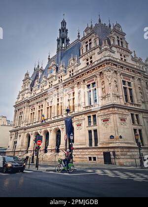 Municipio 10th distretto di Parigi, Francia. Mairie X edificio arrondissement con vista dalla strada Foto Stock