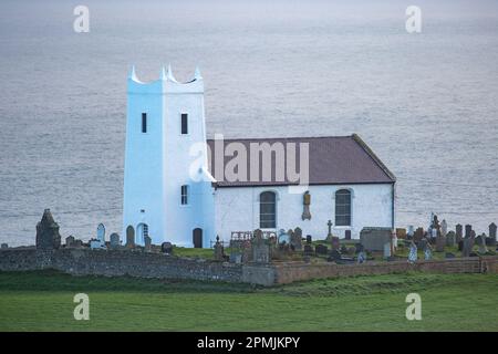 La chiesa parrocchiale di Ballintoy è la chiesa principale d'Irlanda di Ballintoy, nella contea di Antrim, Irlanda del Nord Foto Stock