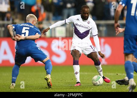 Poznan, Poologne. 13th Apr, 2023. Jonathan Ikone di Fiorentina durante la UEFA Europa Conference League, quarti di finale, 1st tappa di calcio tra KKS Lech Poznan e ACF Fiorentina il 13 aprile 2023 all'INEA Stadion di Poznan, Polonia - Foto Piotr Matusewicz/DPPI Credit: DPPI Media/Alamy Live News Foto Stock