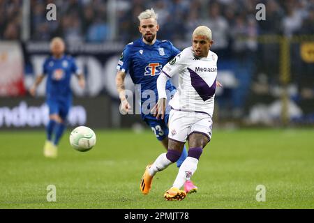 Poznan, Polonia - 13 aprile 2023, Domilson Cordeiro dos Santos Dodo di Fiorentina durante la UEFA Europa Conference League, quarti di finale, 1st tappa di calcio tra KKS Lech Poznan e ACF Fiorentina il 13 aprile 2023 all'INEA Stadion di Poznan, Polonia - Foto: Piotr Matusewicz/DPPI/LiveMedia Foto Stock