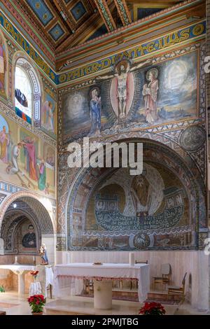 Interno di St. Chiesa di Stefano nel Monastero di Beit Jimal, Israele Foto Stock